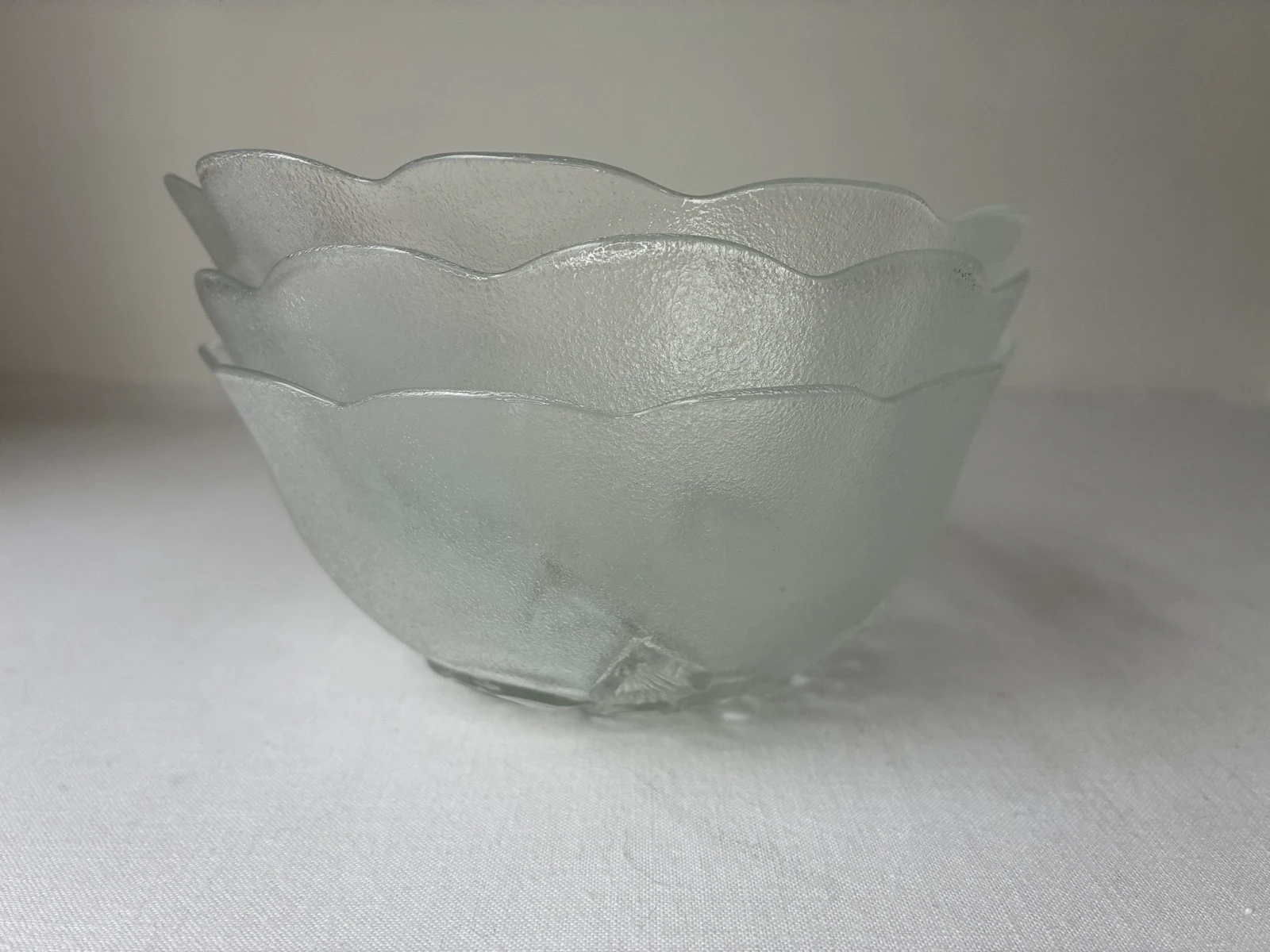 Set van 3 vintage glazen schaaltjes met bloemenreliëf 